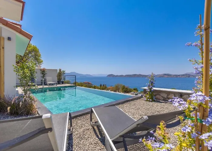 Villa Yasemin Marmaris Soeguet\'De Oezel Havuzlu Villa